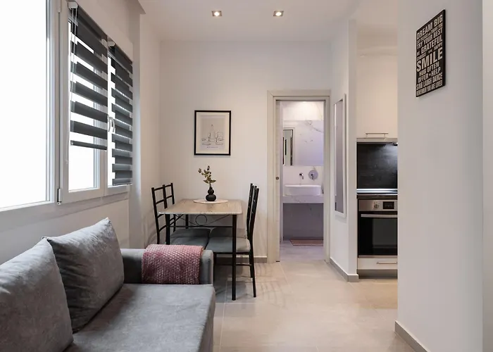 F & B Collection - Downtown Flat For 3