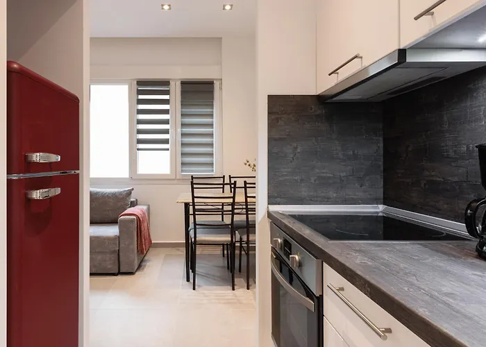 Apartment F & B Collection - Downtown Flat For 3 *